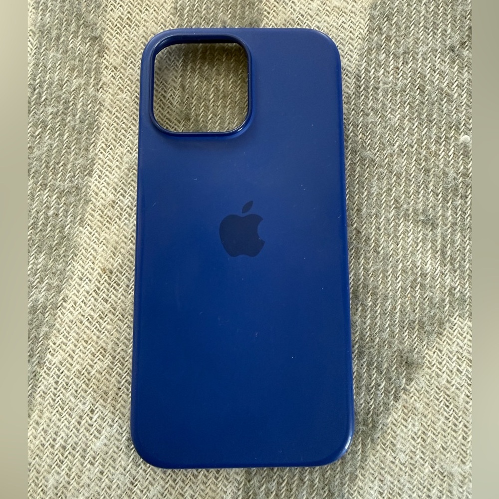 Apple iPhone 16 Pro Max Silicone Case With MagSafe and Camera Control